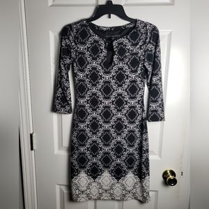 White House Black Market Medallion-Print Knit Shift Dress 3/4 Sleeve